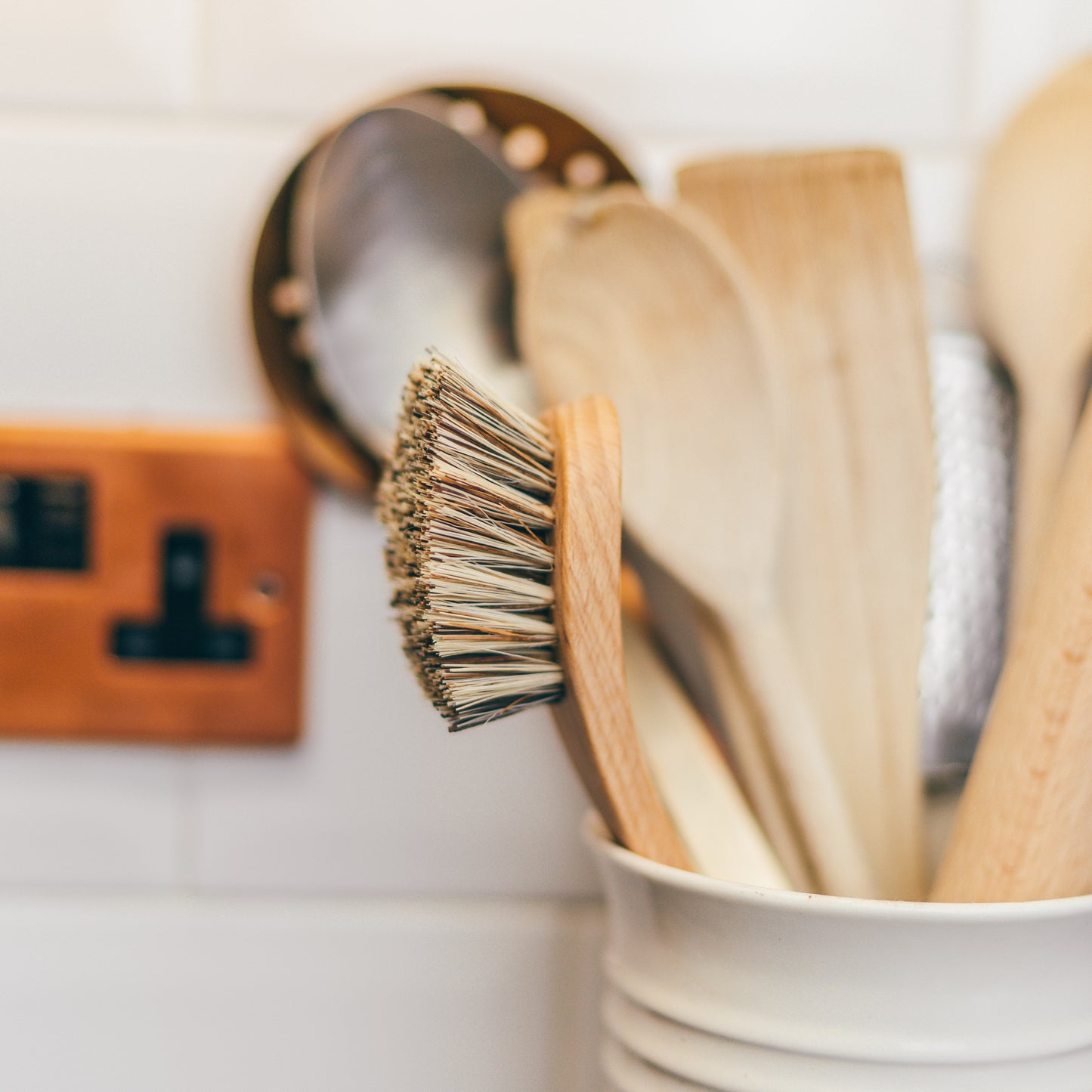 Dish Brush with Curved Handle - Union Fibre